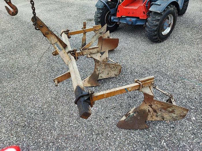 Usato Aratro a versoio Moro 3 elementi regol.