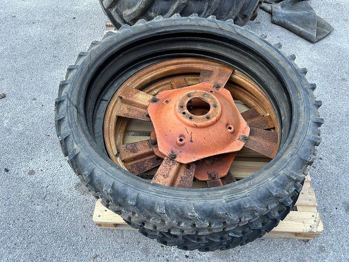 Usato Gomme varie con cerchio o senza