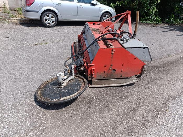 Usato Trincia con ruota interfilare da 2,20 m