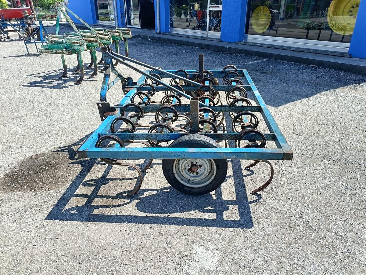 Usato vibrocoltivatore da 2,50 metri con ruote