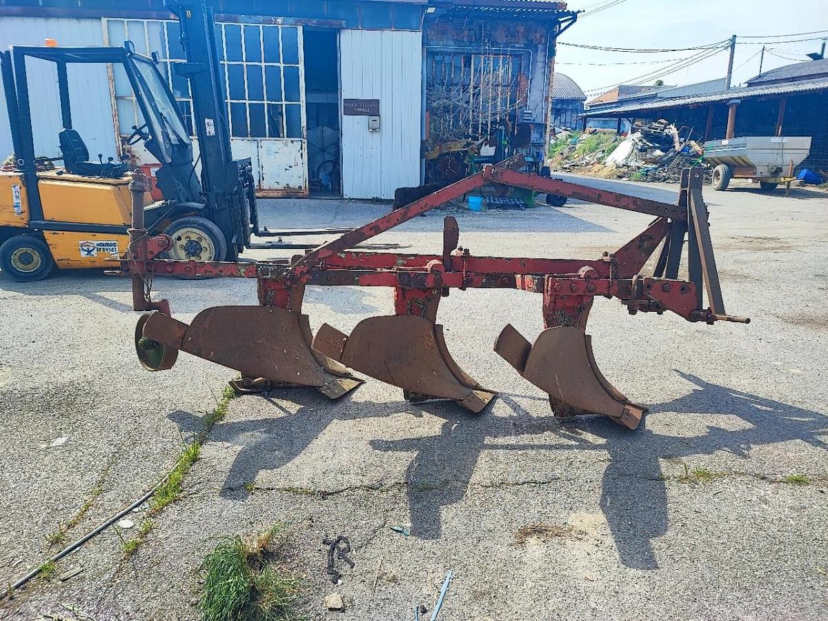 Usato Aratro trivomere Rossetto