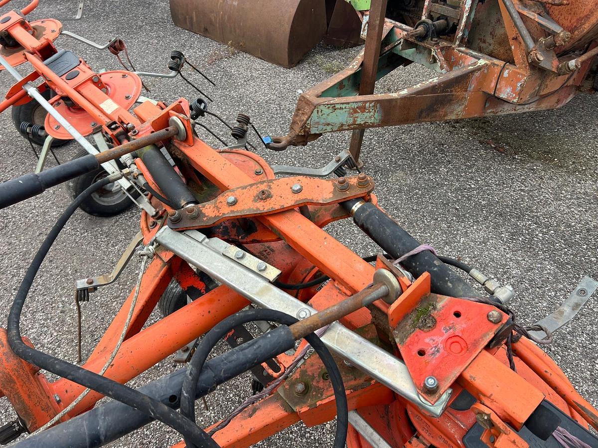 Usato Ranghinatore voltafieno Fella TH 680 D Hydro