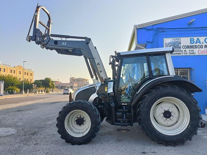Usato Valtra N92 con caricatore Valtra 45