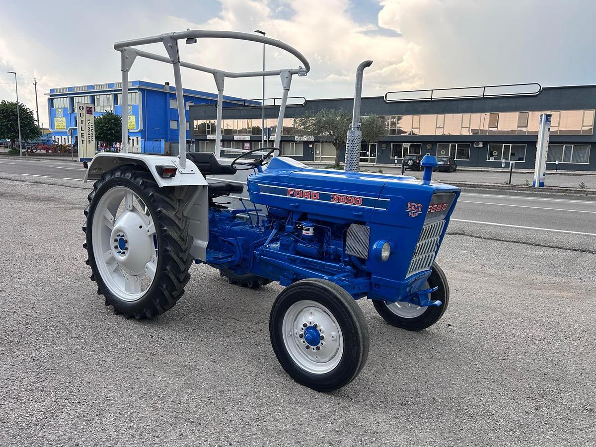 Usato Ford 3000 Y con tettuccio di protezione