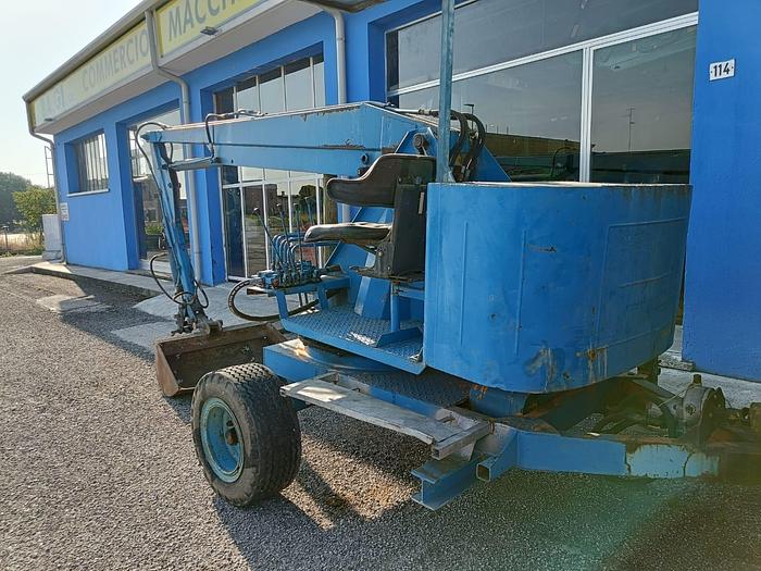 Usato Caricaletame trainato marca Isoli modello CD500