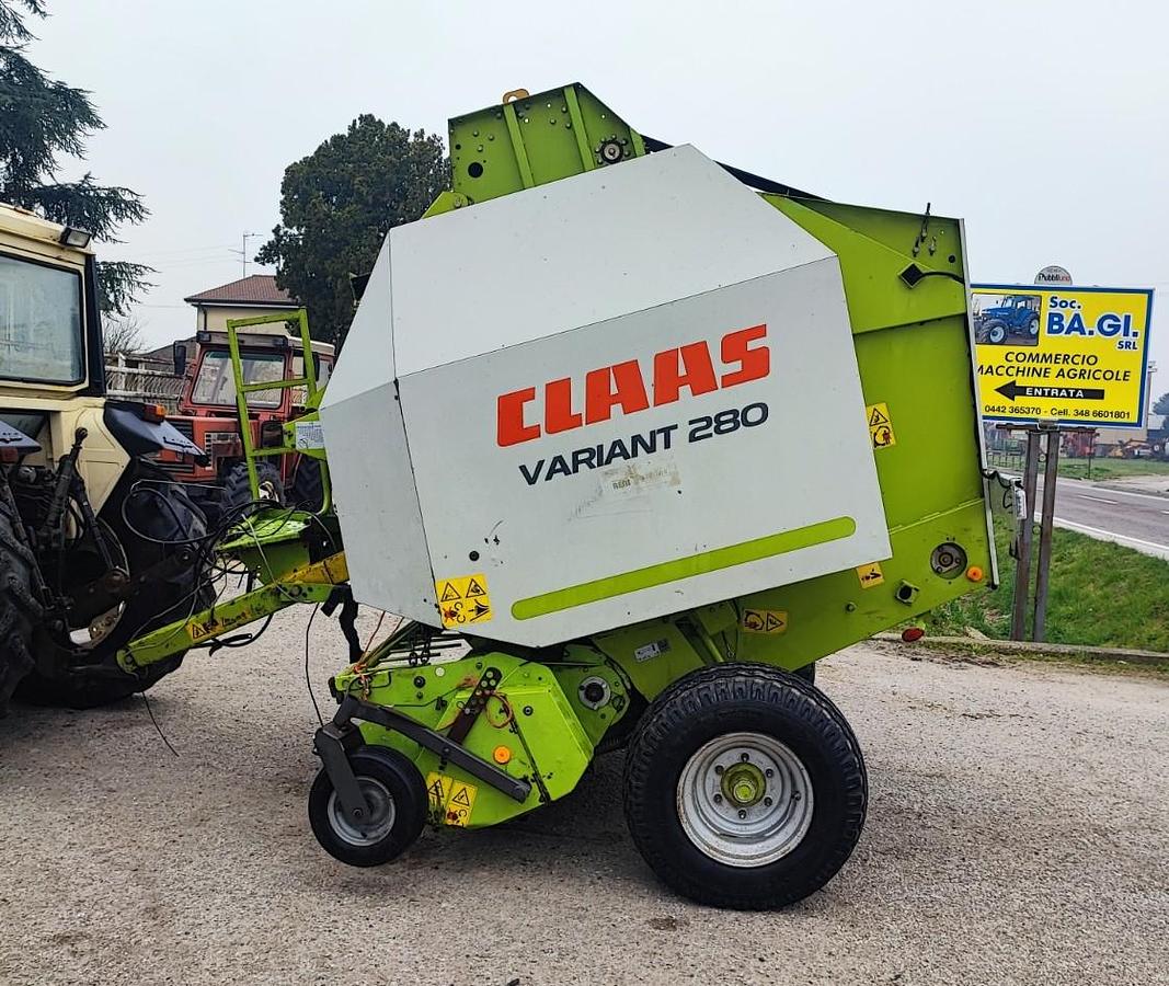 Usato Rotopressa Claas Variant 280 con cardano