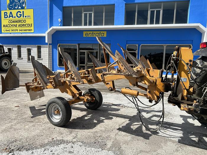 Usato Aratro quadrivomere Mipra modello Taurus