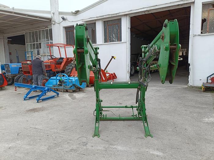 Usato Caricatore John Deere 583 con staffe e joystick