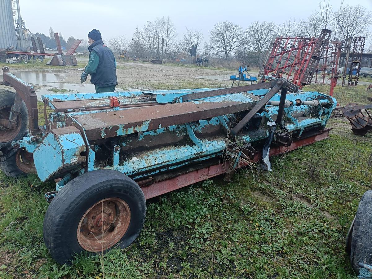 Usato trincia Nobili da 4m circa con carrello 