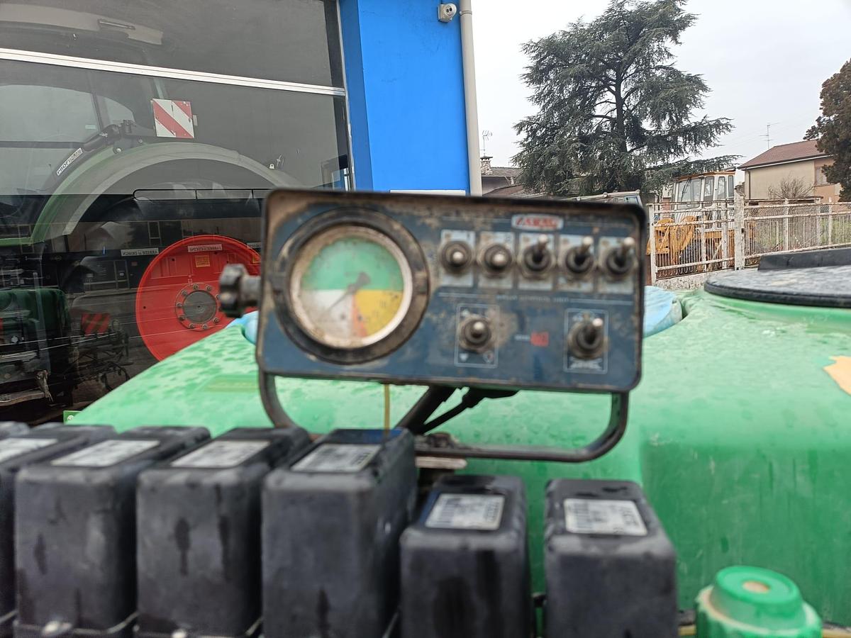 Usato botte da diserbo Caffini da 6q con barre