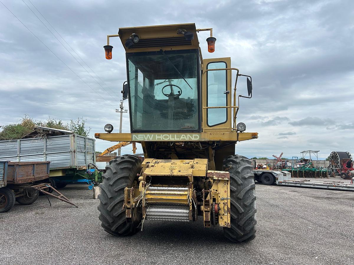 Usato Trincia semovente Ford New Holland 2305 con barra