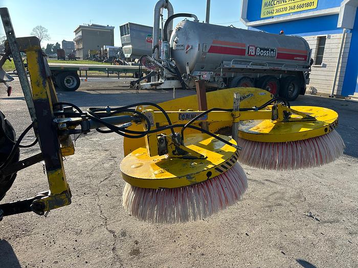 Usato Spazzatrice a due spazzole