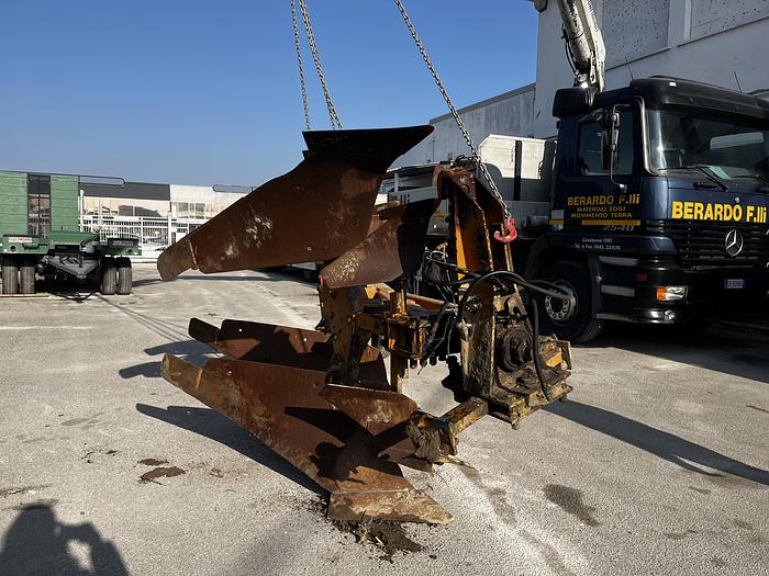 Usato Aratro Bivomere Moro pistone antirbalt. idraulico