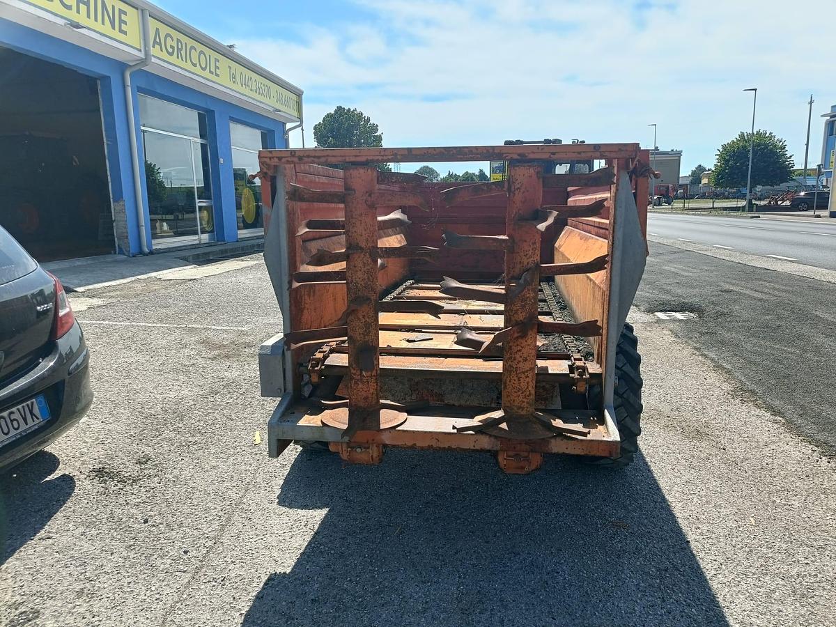 Usato Spandiletame da vigneto o frutteto frazionato