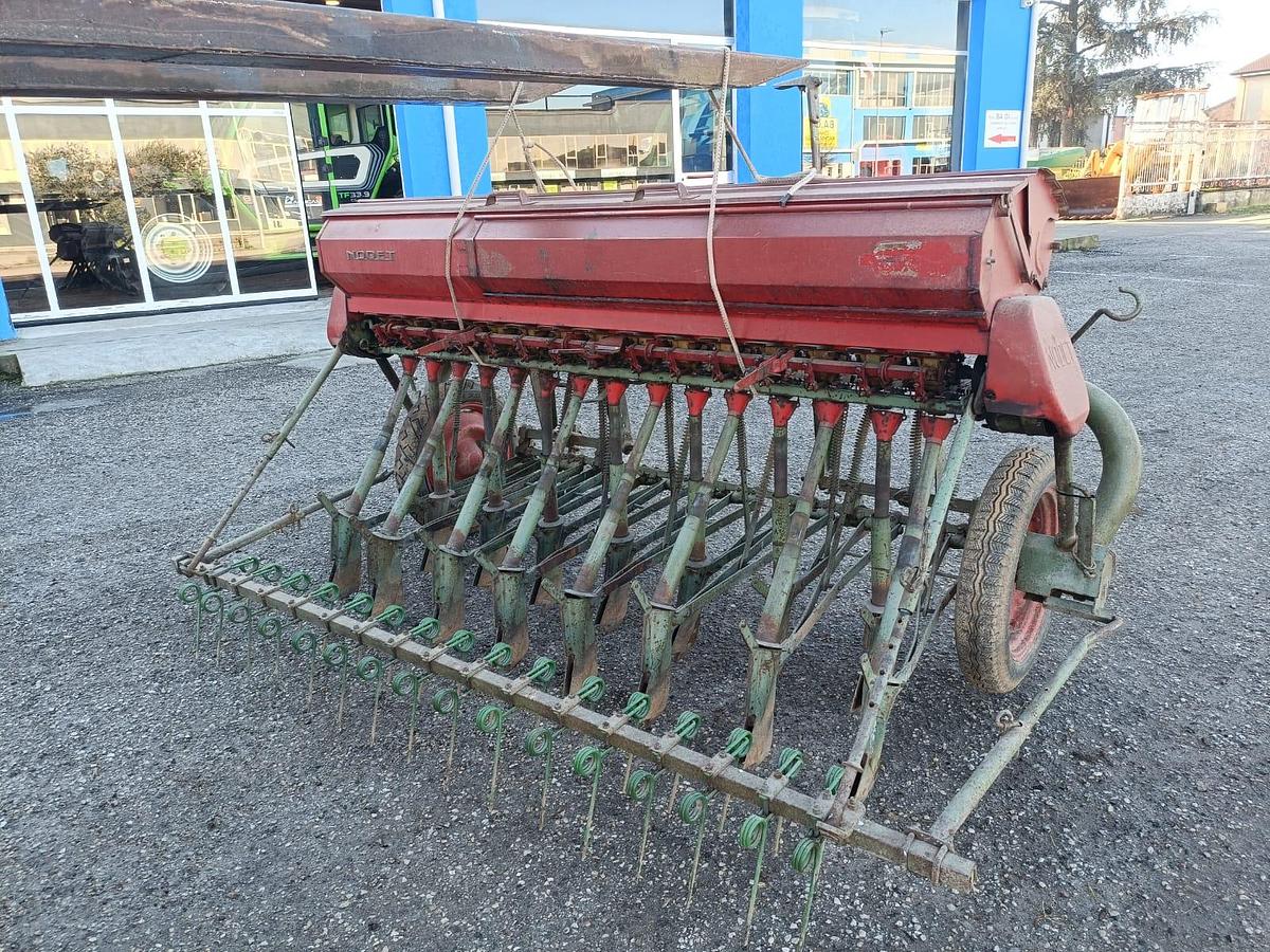 Usato seminatrice Nodet per grano o erba medica