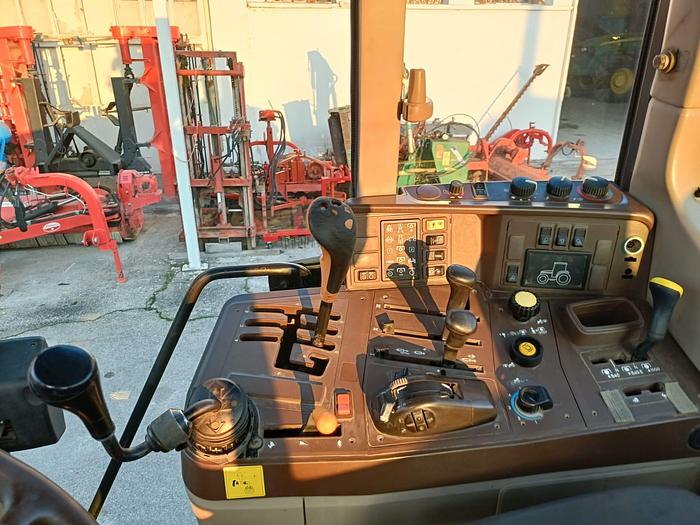 Usato John Deere 6420 con sollevatore e PTO anteriori