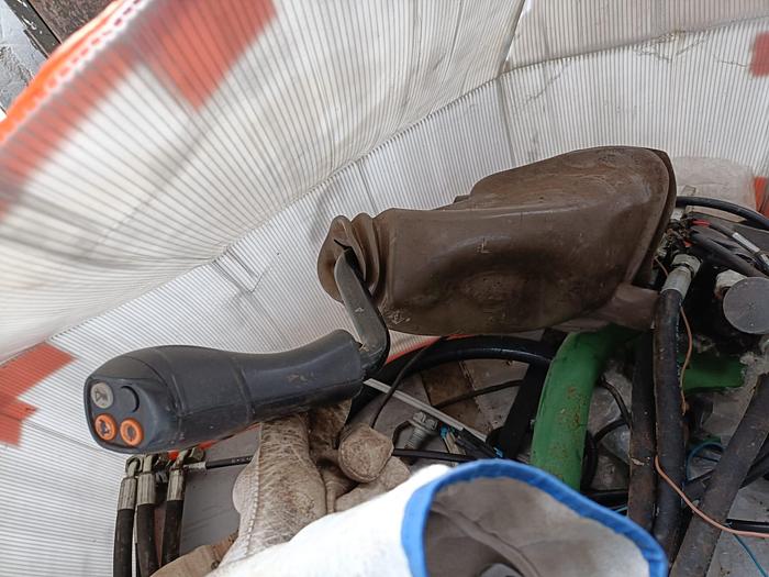 Usato Caricatore John Deere 583 con staffe e joystick