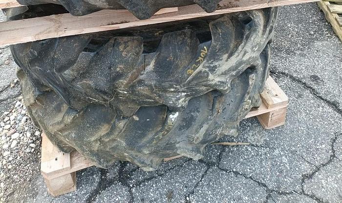 Usato Gomme varie per trattore agricolo o rimorchio (1)