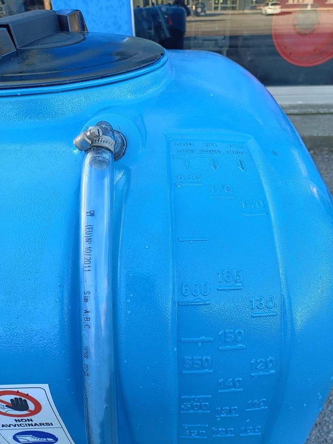 Usato Botte per trattamenti MFC da 650L-per vigneto o frutteto