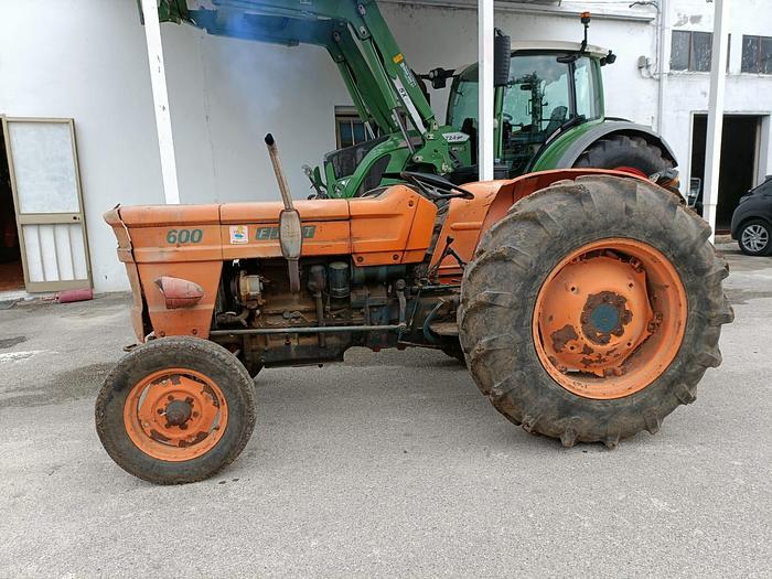 Usato Fiat 600-8 cilindri 4 con 2 leve (come Fiat 640)