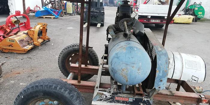 Usato Compressore bicilindrico a cardano