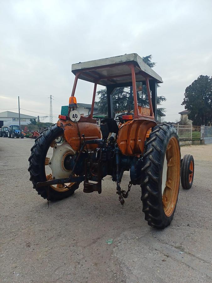 Usato OM 750 con tettuccio di protezione