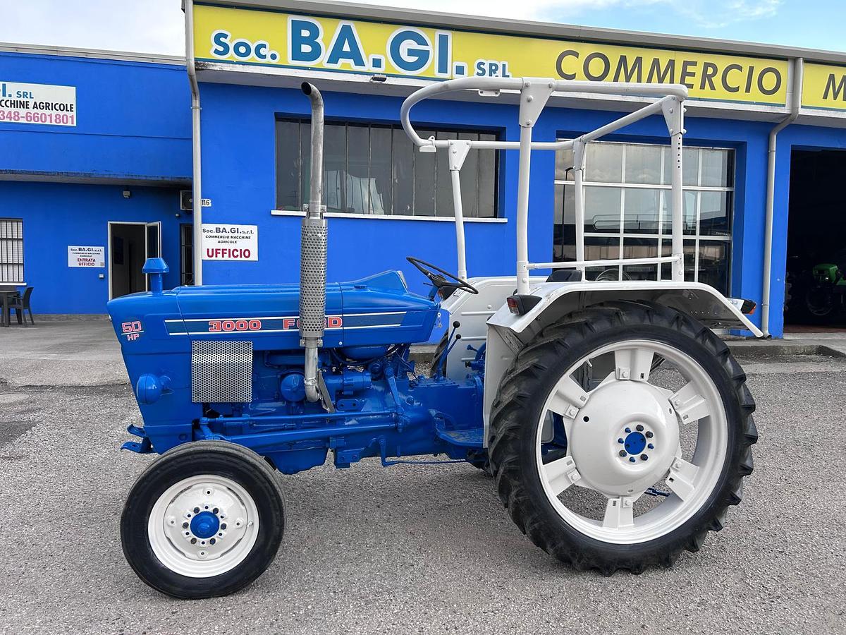 Usato Ford 3000 Y con tettuccio di protezione