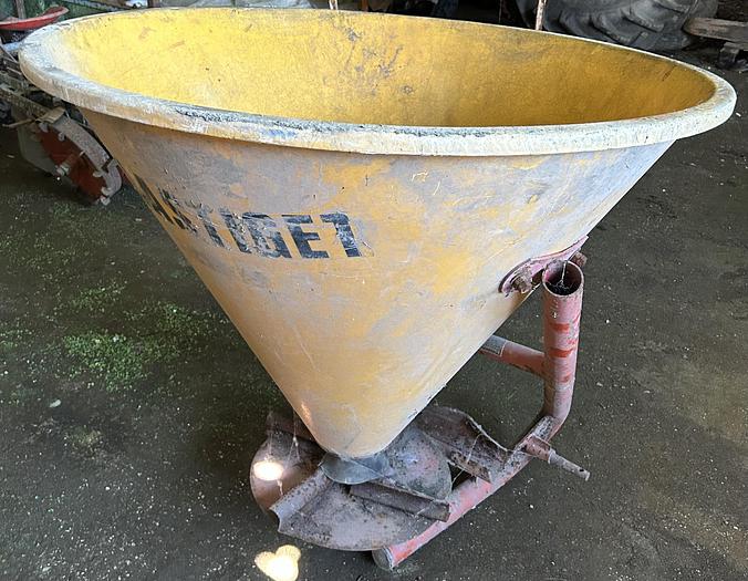 Usato Spandiconcime Bezzecchi 5q