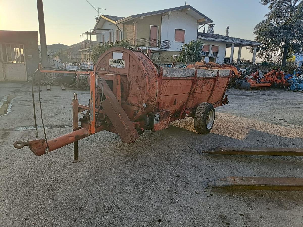 Usato spandiletame Annovi da frutteto o vigneto-50q