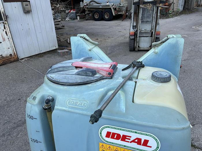 Usato Botte da diserbo Ideal Alpine 3 quintali