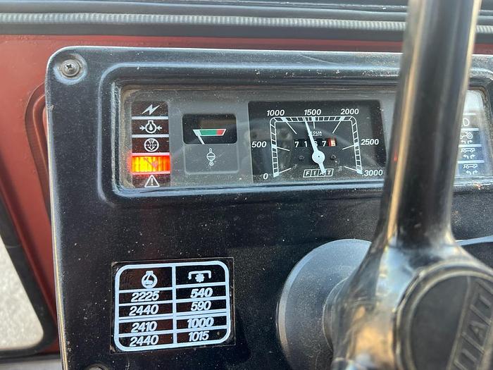 Usato Fiat 880 cabinato 2 ruote CV 88 cilindri 4