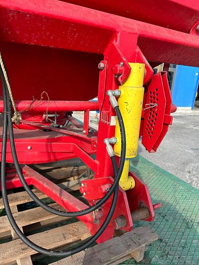 Usato Spandiconcime Lely a 2 giranti- 10 quintali
