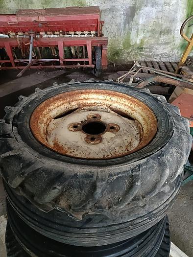Usato Gomme varie misure per trattore agricolo