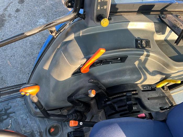 Usato New Holland TL 90 A -freni ad aria- anno 2006