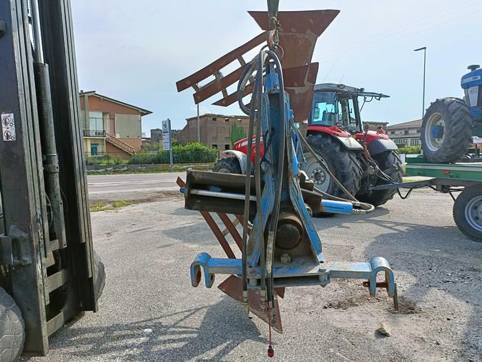 Usato Aratro monovomere De Franceschi con ali a stecche