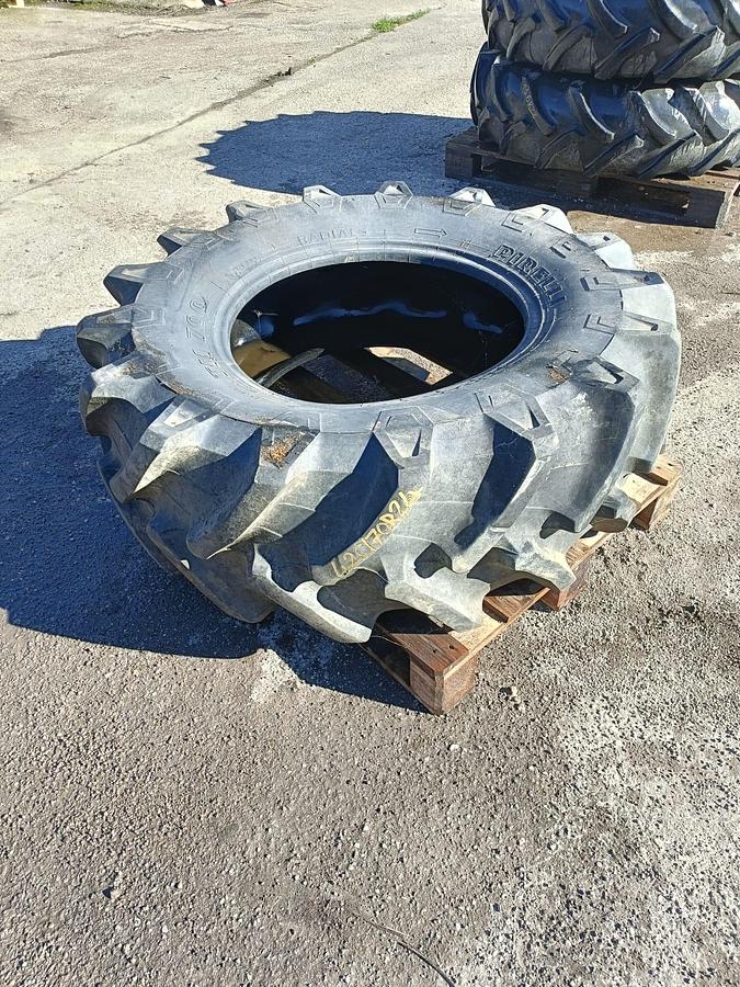 Usato Gomme varie per trattore agricolo o rimorchio (3)