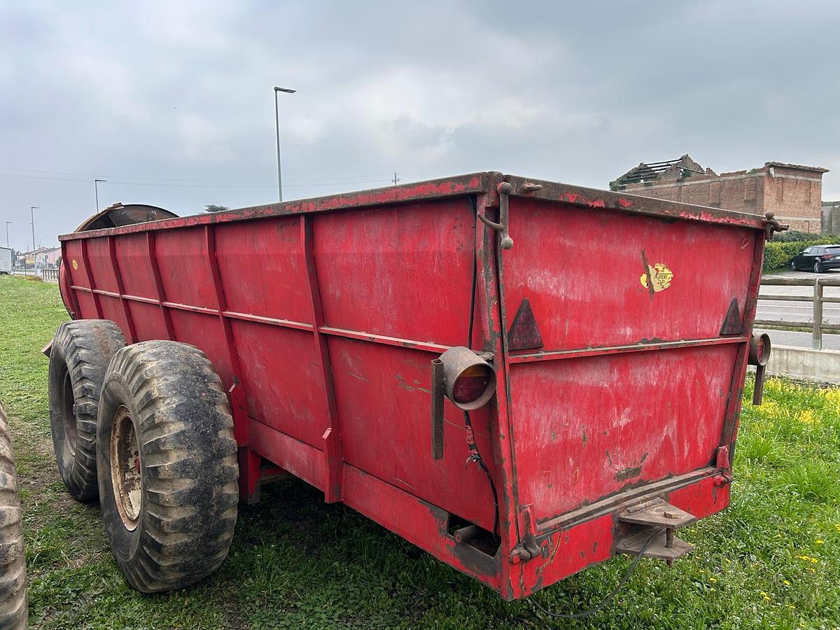 Usato Spandiletame Vaschieri mod. 100- portata 80 q