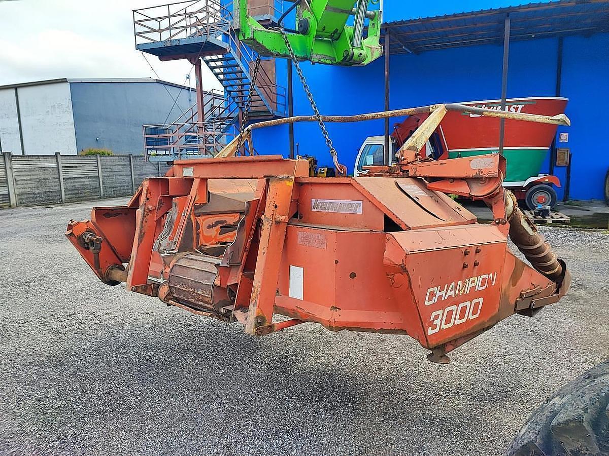 Usato Trincia semovente Ford New Holland 2305 con barra