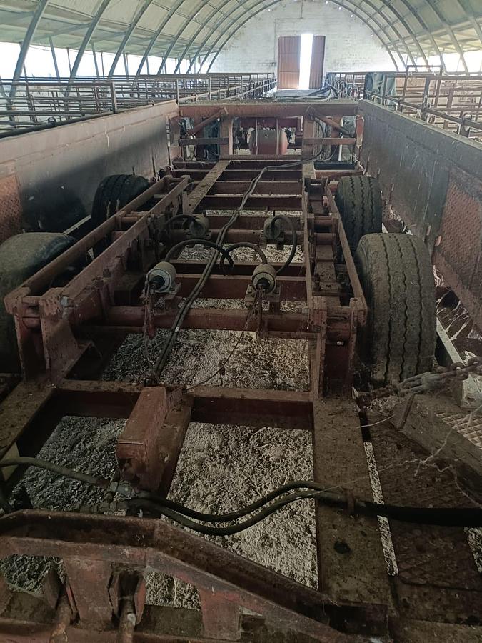 Usato carrello tre assi trasporto mietitrebbie o carri botte