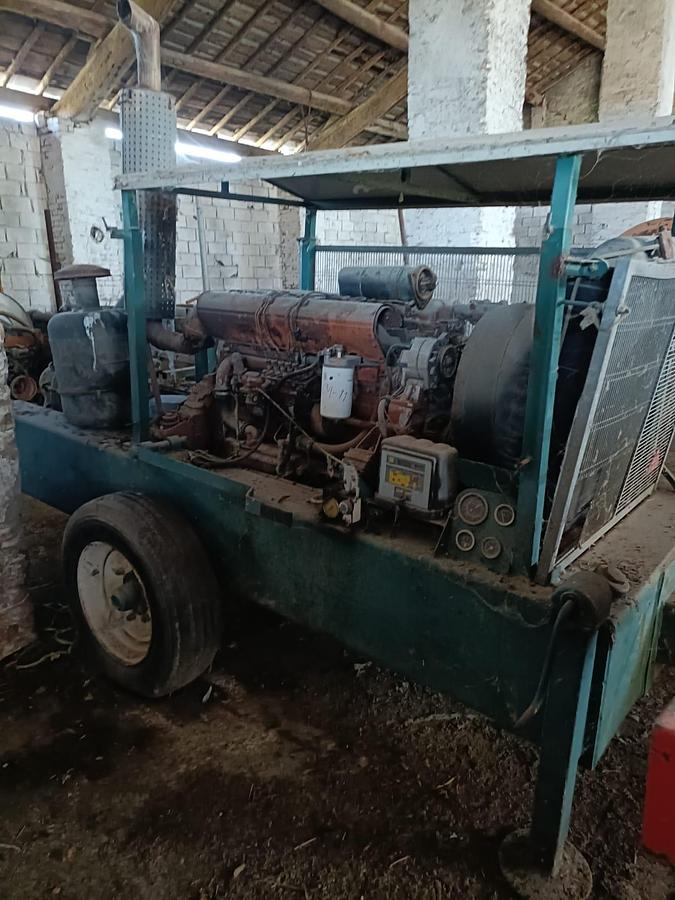 Usato gruppo motopompa con motore da camion 6 cilindri