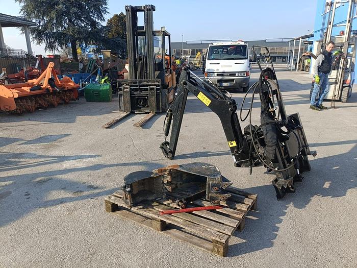 Usato Braccio per trattore agricolo o bobcat- CE