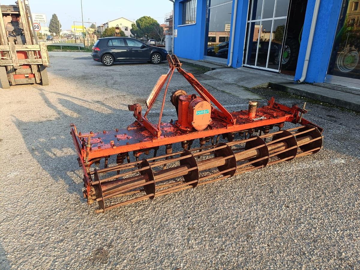 Usato Erpice rotante Breviglieri mod. TV 250 con rullo a gabbia