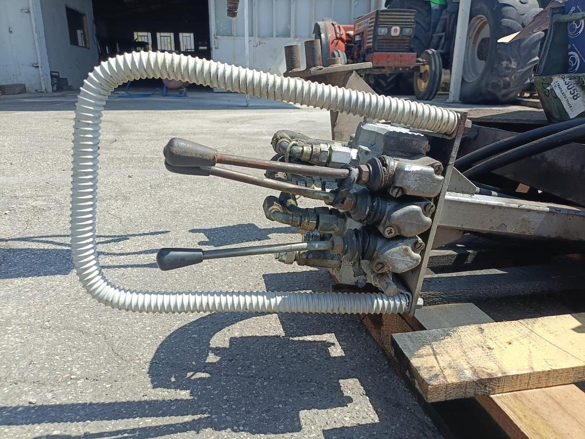 Usato caricatore frontale per massey ferguson 4 cilindri
