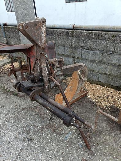 Usato Aratro monovomere tipo meccanico regolabile