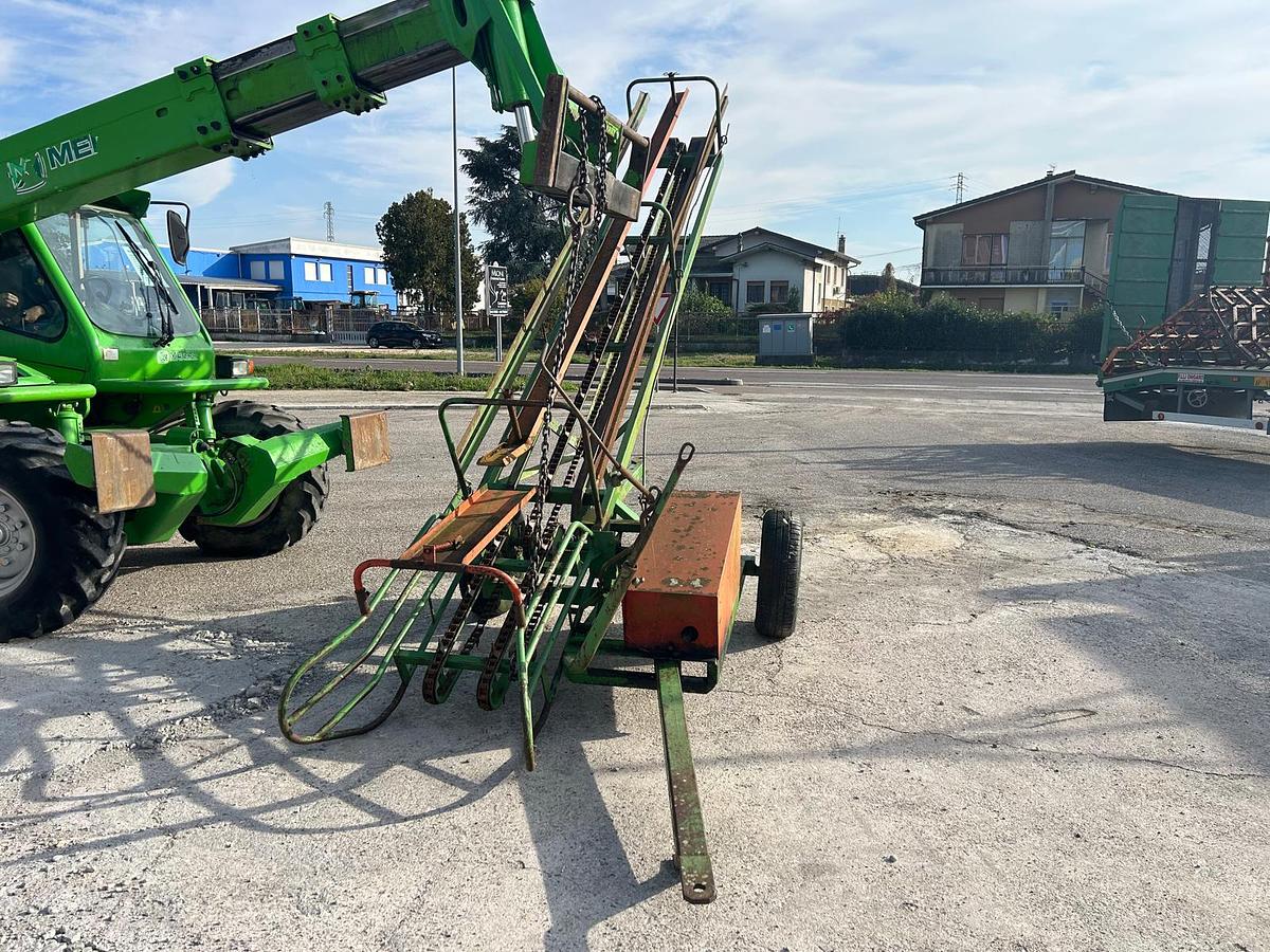 Usato Nastro elevatore per balline di fieno marca Guaresi mod. Guam