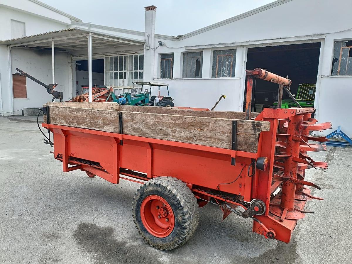 Usato Spandiletame per vigneto o frutteto trazionato