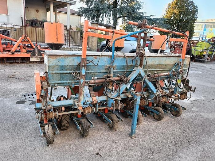 Usato Seminatrice a 6 file da soia marca OMS