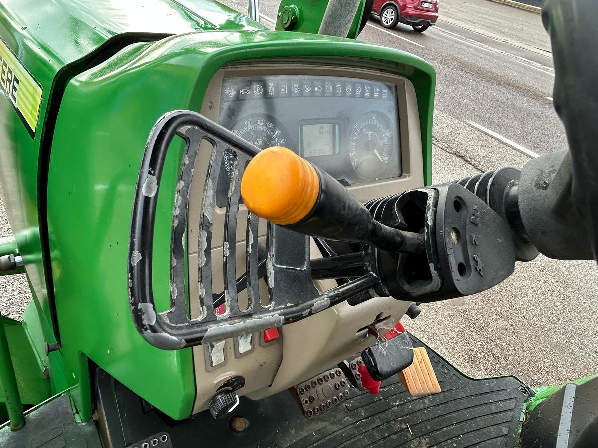 Usato John Deere 6630 con caricatore JD653