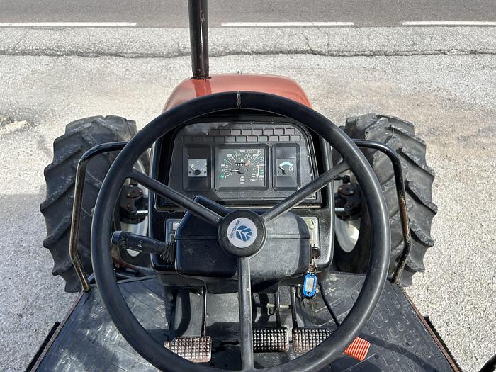 Usato New Holland L 85- CV 85- Cilindri 4- anno 1998