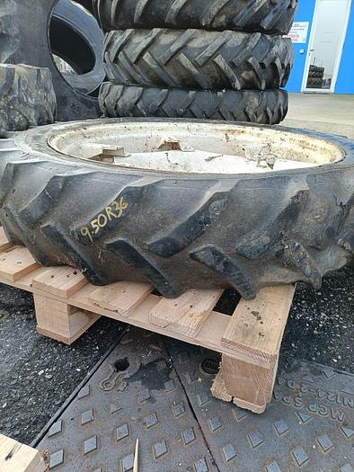 Usato Gomme varie per trattore agricolo o rimorchio (1)